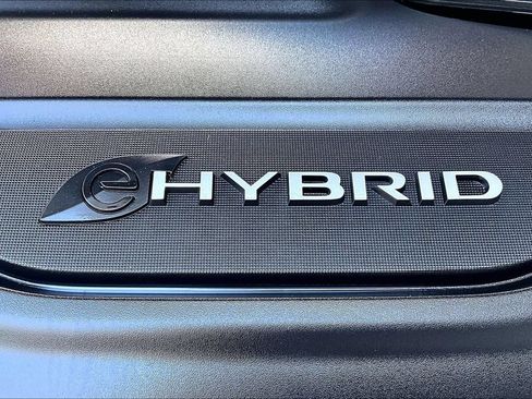 Used 2023 Chrysler Pacifica Touring-L FWD image 33