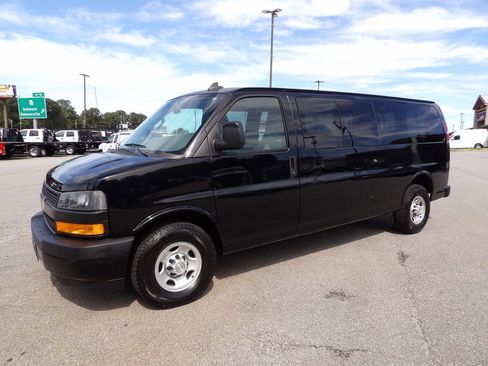 Used 2019 Chevrolet Express 3500 LS image 3