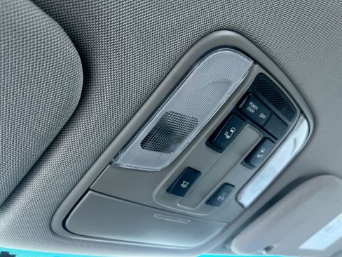 Used 2021 Kia Sedona EX FWD image 18