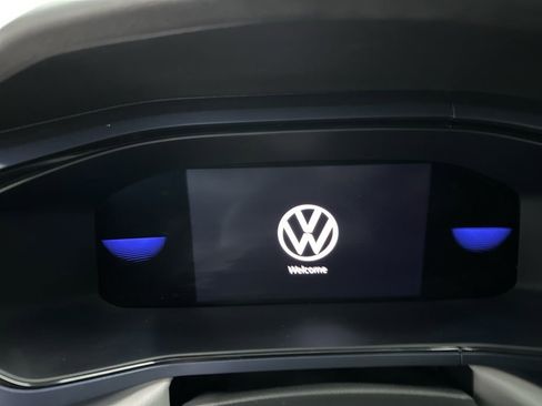 Used 2022 Volkswagen Taos SE image 12