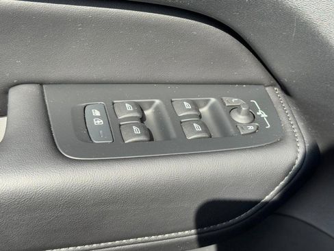 Used 2025 Volvo XC60 B5 Plus w/ Climate Package image 23