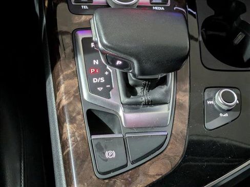 Used 2017 Audi Q7 3.0T Premium Plus image 12