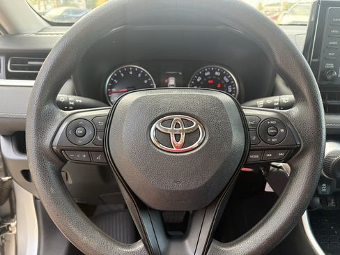 Used 2019 Toyota RAV4 LE w/ Carpet Mat Package FWD image 21