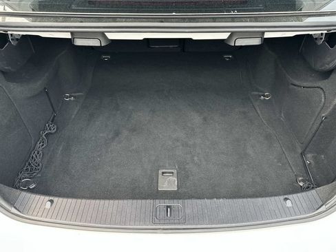 Used 2014 Mercedes-Benz E 350 4MATIC Sedan image 10
