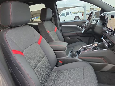 Used 2024 Chevrolet Colorado Z71 w/ Z71 Convenience Package 2 image 18