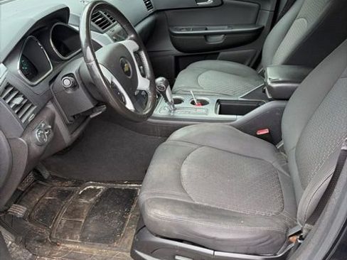 Used 2011 Chevrolet Traverse LT w/ LPO, 'HIT The Road' Package FWD image 4