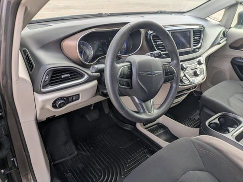 Used 2018 Chrysler Pacifica Touring Plus w/ Tire & Wheel Group image 9