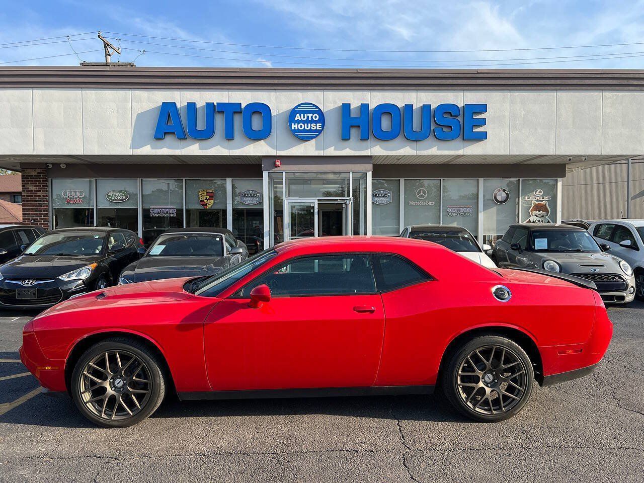 Used 2015 Dodge Challenger SXT RWD image 8