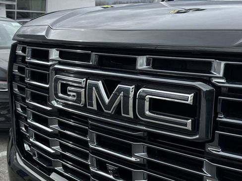 Used 2025 GMC Yukon Denali Ultimate w/ LPO, Floor Liner Package image 32