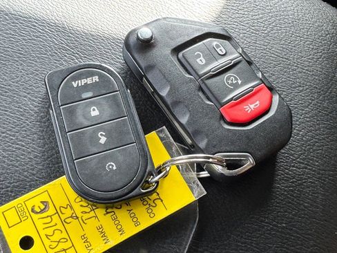 Used 2023 Jeep Wrangler Unlimited Sahara AWD/4WD image 29