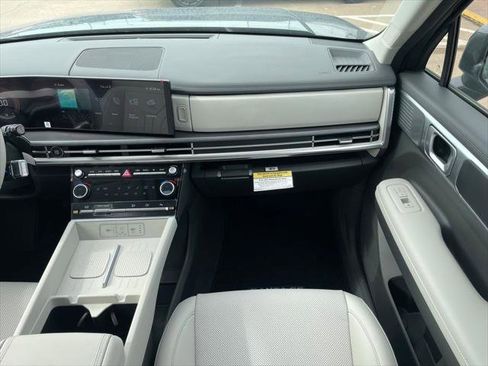 Used 2025 Hyundai Santa Fe SEL image 16