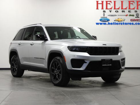 Used 2025 Jeep Grand Cherokee Altitude AWD/4WD image 1