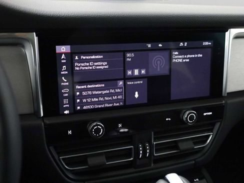 Certified 2026 Porsche Macan AWD/4WD image 32