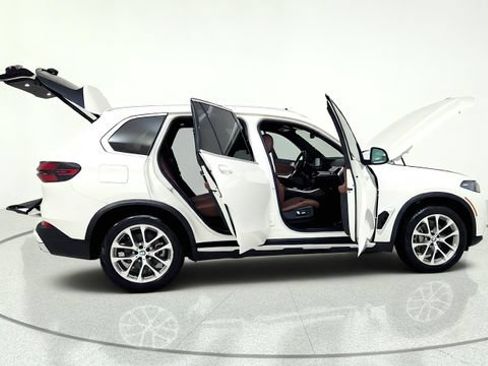Used 2024 BMW X5 sDrive40i w/ Premium Package RWD image 19