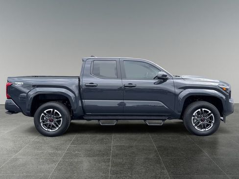 Used 2024 Toyota Tacoma TRD Sport AWD/4WD image 9