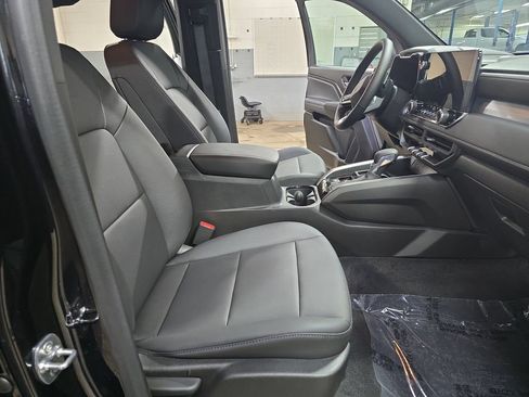 Used 2024 Chevrolet Colorado LT w/ LT Convenience Package III RWD image 12