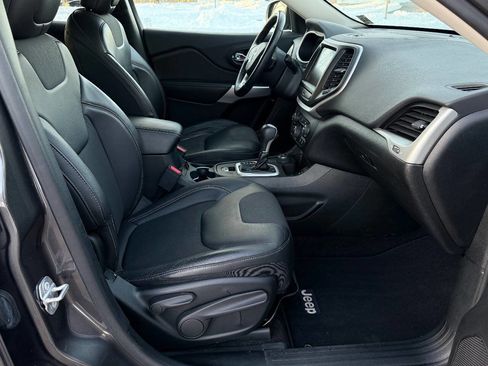 Used 2018 Jeep Cherokee Latitude Plus image 36