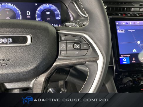 Used 2023 Jeep Grand Cherokee L Limited w/ Black Appearance Package AWD/4WD image 25