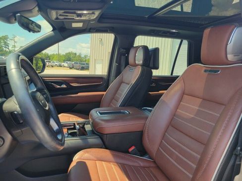 Used 2023 GMC Yukon Denali Ultimate w/ LPO, Floor Liner Package AWD/4WD image 13