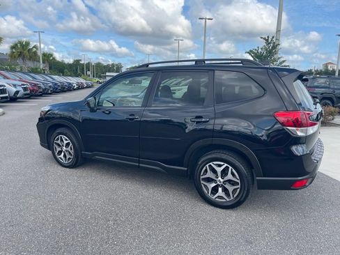 Used 2019 Subaru Forester Premium AWD/4WD image 8