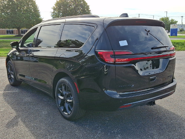 New 2027 Chrysler Pacifica Limited w/ Trailer Tow Group AWD/4WD image 4