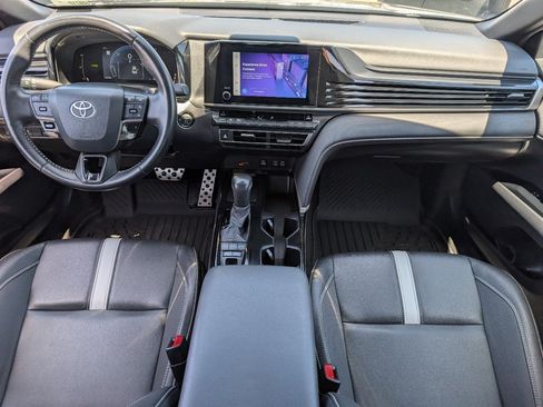 Used 2025 Toyota Camry SE FWD image 4