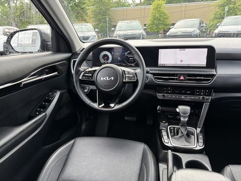 Used 2024 Kia Seltos EX FWD image 20