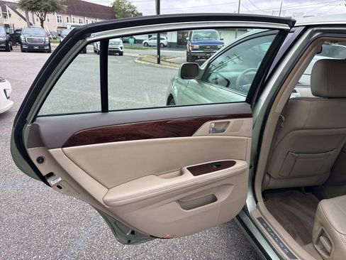 Used 2010 Toyota Avalon XLS image 14