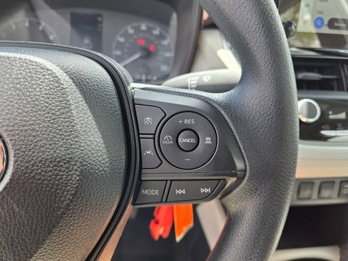 Used 2025 Toyota Corolla Cross L FWD image 28