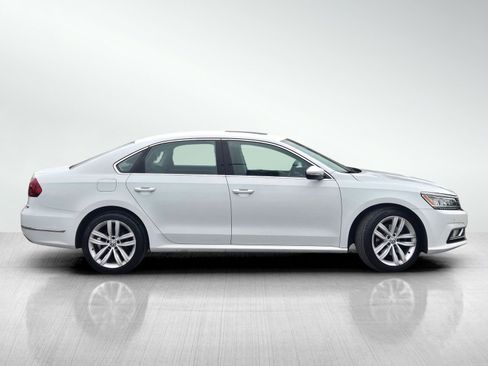 Used 2018 Volkswagen Passat 2.0T SE image 3
