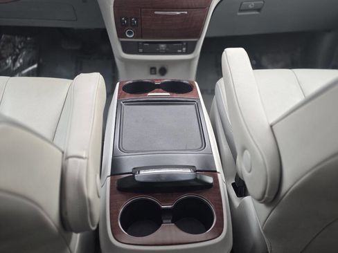 Used 2014 Toyota Sienna Limited image 16