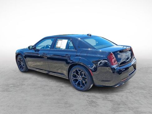 Used 2019 Chrysler 300 Touring w/ Sport Appearance Package RWD image 3