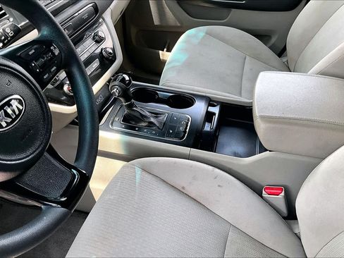 Used 2016 Kia Sedona LX w/ LX Convenience Package FWD image 17
