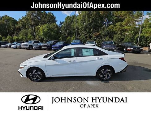 Used 2025 Hyundai Elantra Sport FWD image 18