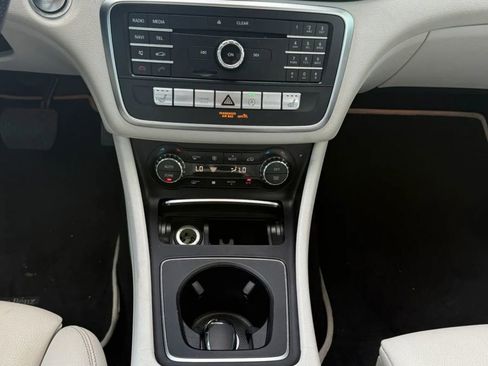 Used 2019 Mercedes-Benz GLA 250 w/ Premium Package image 16