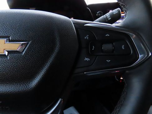 Used 2025 Chevrolet Trax LT w/ LT Convenience Package image 31