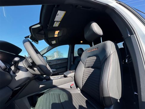 Used 2025 Nissan Pathfinder Rock Creek image 16