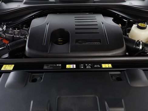 Used 2025 Land Rover Range Rover Sport SE image 24