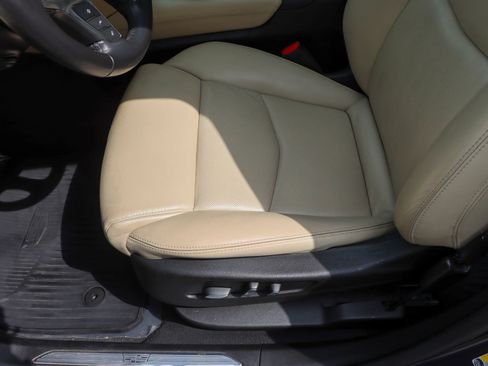 Used 2018 Cadillac XT5 Luxury w/ Driver Awareness Package FWD image 16