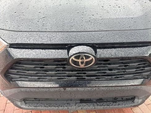 Used 2021 Toyota RAV4 LE FWD image 22