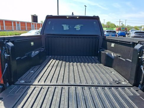 Used 2024 Toyota Tacoma TRD Off-Road AWD/4WD image 18