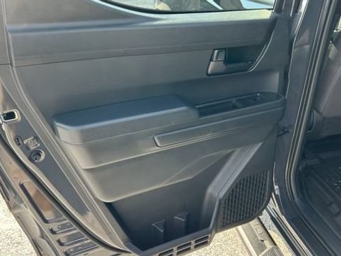 Used 2025 Toyota Tacoma SR5 w/ SR5 Upgrade Package AWD/4WD image 28