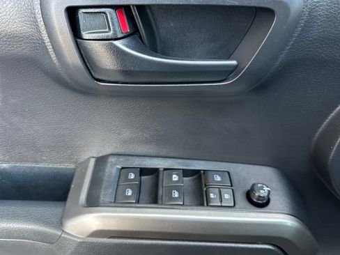 Used 2022 Toyota Tacoma SR5 RWD image 11
