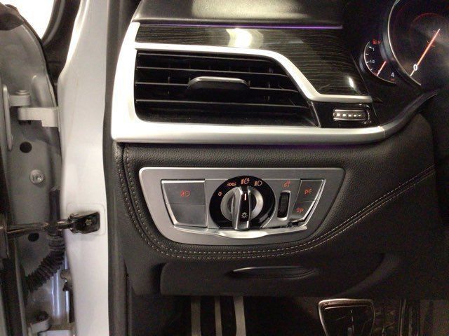 Used 2018 BMW 750i RWD image 15