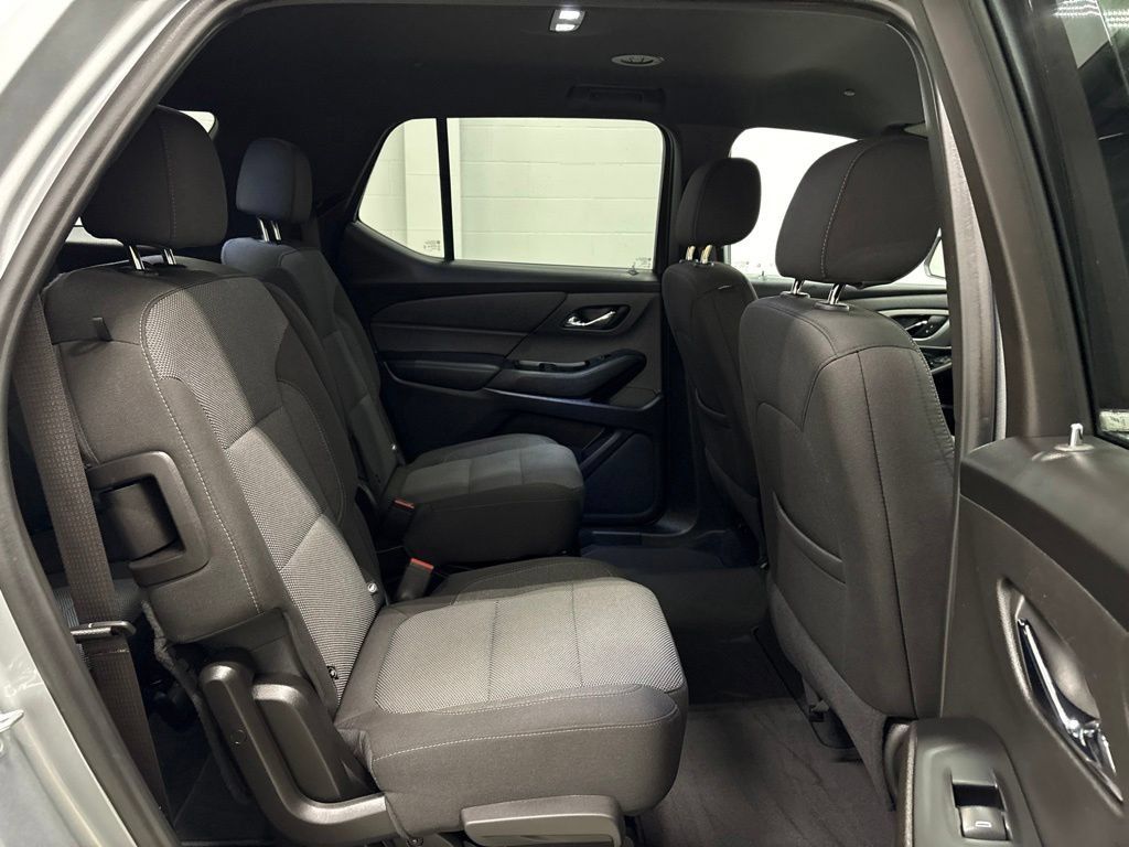 Used 2023 Chevrolet Traverse LT AWD/4WD image 35