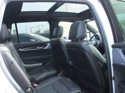 Used 2024 Cadillac XT6 Premium Luxury AWD/4WD image 12