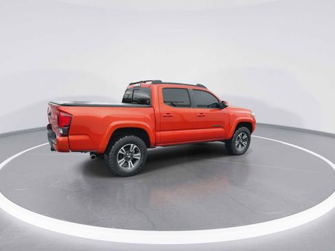 Used 2018 Toyota Tacoma TRD Sport image 8