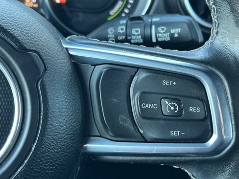 Used 2022 Jeep Wrangler Unlimited Sahara w/ Cold Weather Group AWD/4WD image 28