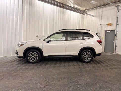 Used 2020 Subaru Forester Premium image 2