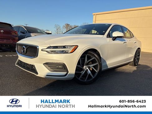Used 2020 Volvo S60 T5 Momentum image 1